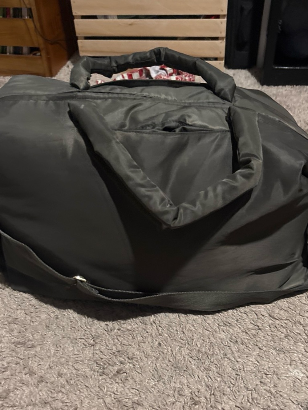 Classic Black Men's Duffel Bag with Padded Carry Handles